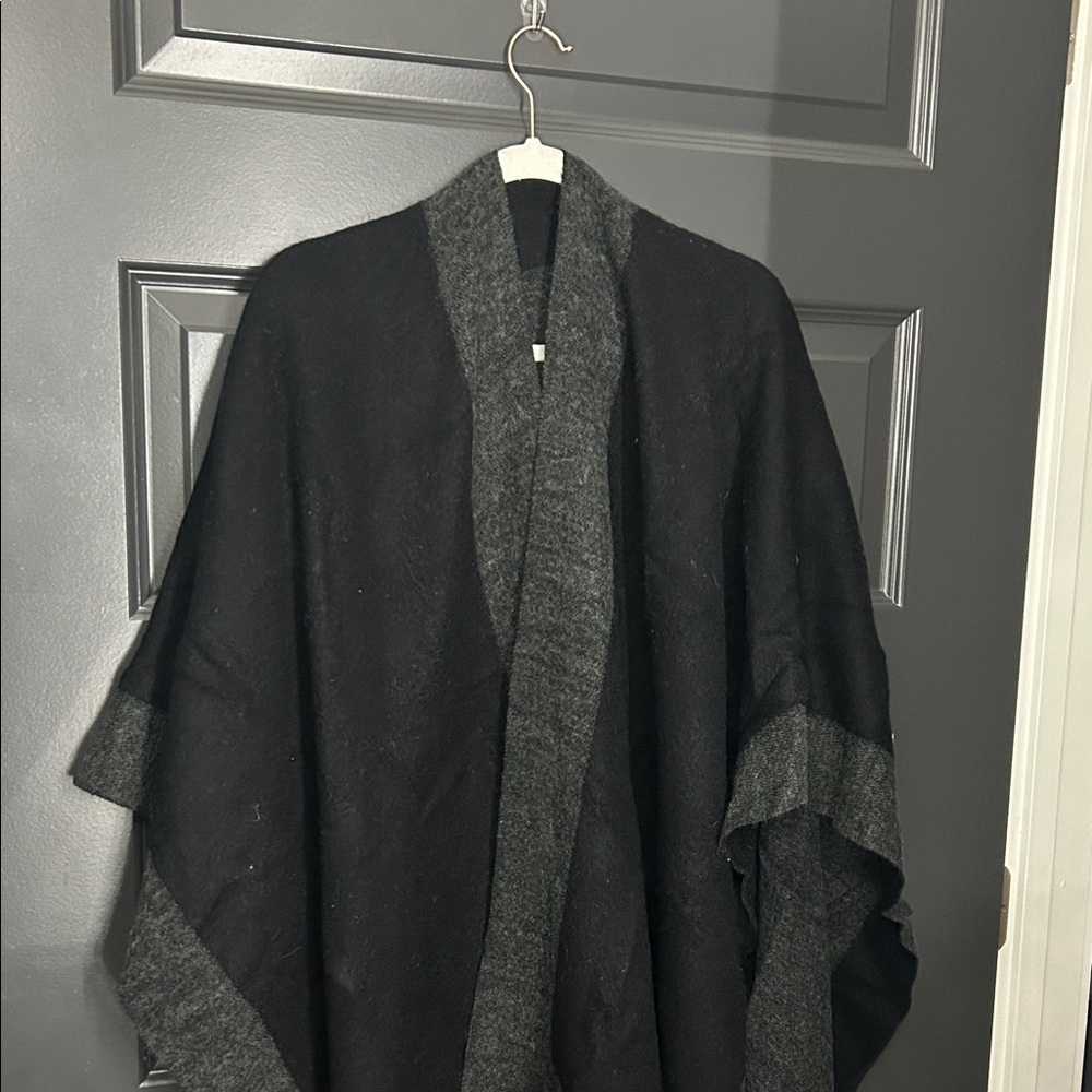 Men's Black and Gray Jacket